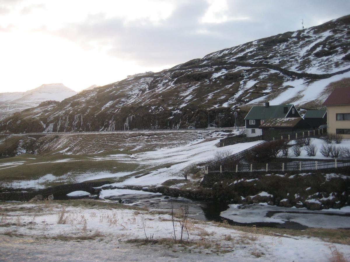 Idyllic House Near River And Ocean Leynar Экстерьер фото