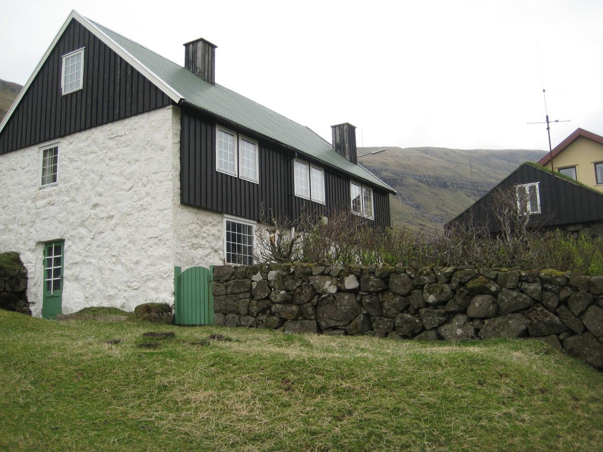 Idyllic House Near River And Ocean Leynar Экстерьер фото