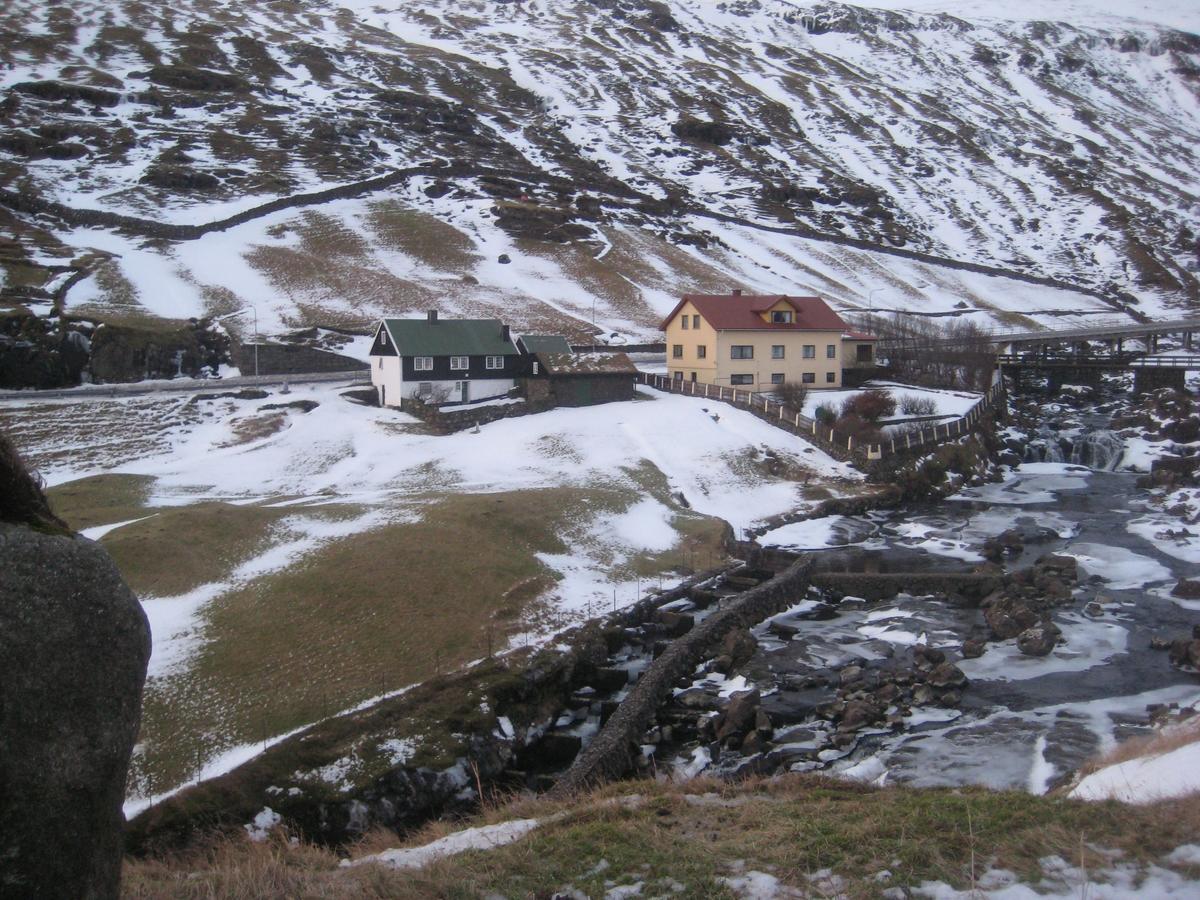 Idyllic House Near River And Ocean Leynar Экстерьер фото