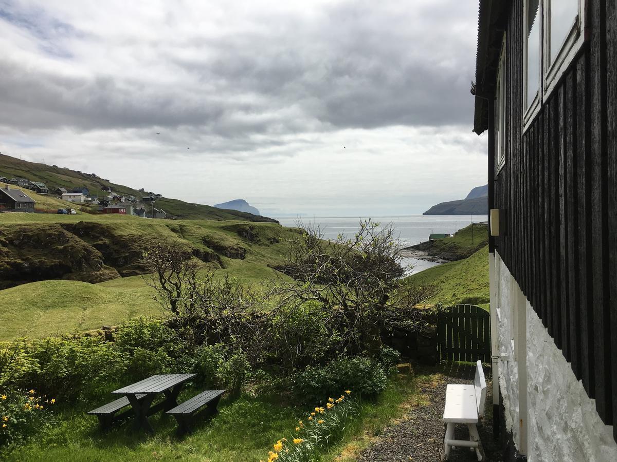 Idyllic House Near River And Ocean Leynar Экстерьер фото
